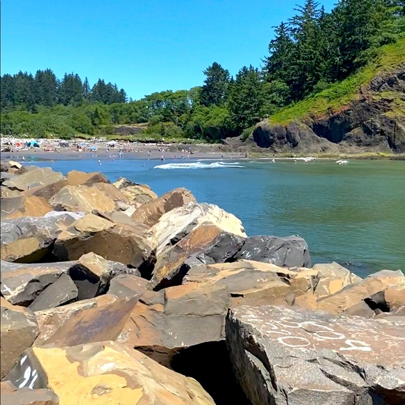 Meet your Posher! - Picture 2 of 4